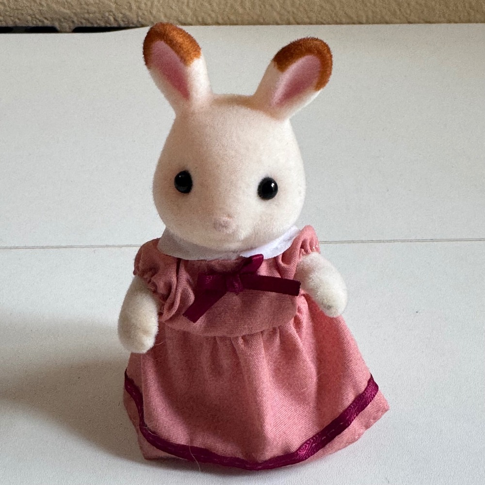 Calico Critters Chocolate Rabbit Girl Freya Figure Pink Dress Sylvanian Families